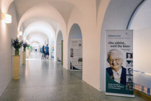 Eröffnung der Wanderausstellung in der pflegimuri (13. Juni 2025) – «Du zählst, weil Du bist», Cicely Saunders (1918–2005) – Palliative Care und Begleitung der Aargauer Landeskirchen – www.palliative-begleitung.ch (Foto Jean-Marc Felix, XMedia)