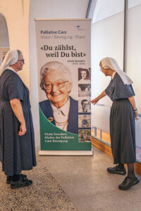 Eröffnung der Wanderausstellung in der pflegimuri (13. Juni 2025) – «Du zählst, weil Du bist», Cicely Saunders (1918–2005) – Palliative Care und Begleitung der Aargauer Landeskirchen – www.palliative-begleitung.ch (Foto Jean-Marc Felix, XMedia)