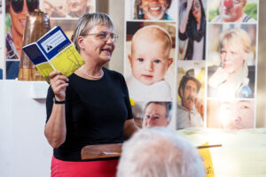 Eröffnung der Wanderausstellung in der Sebastianskapelle Baden (18. August 2025) – «Du zählst, weil Du bist», Cicely Saunders (1918–2005) – Palliative Care und Begleitung der Aargauer Landeskirchen – www.palliative-begleitung.ch (Foto Jean-Marc Felix, XMedia)
